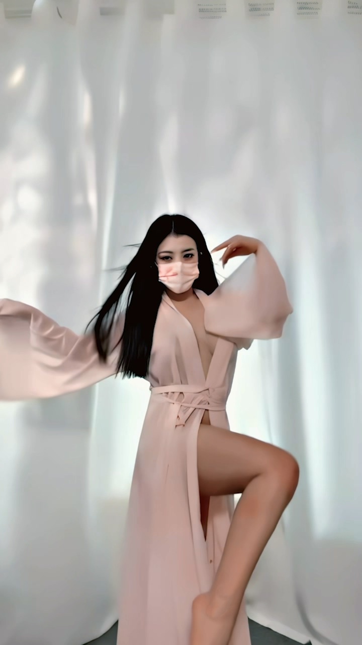 19043404137